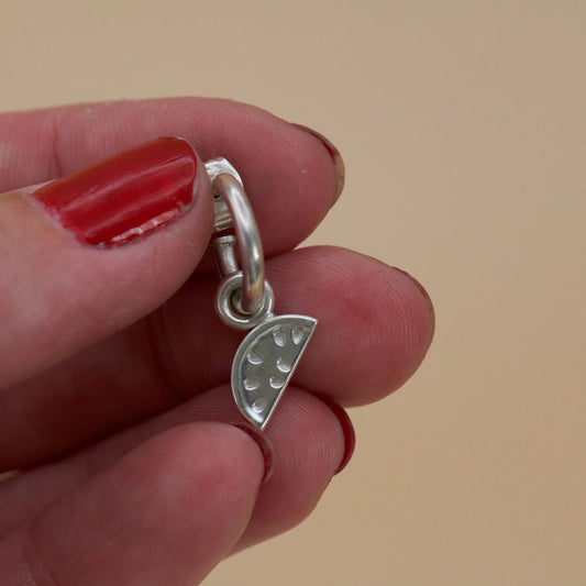 ”All children are ours” Hänge till små hoops.